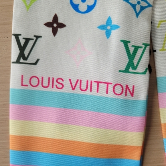 Louis Vuitton Murakami Monogram Scarf #M78125 - Picture 3 of 11